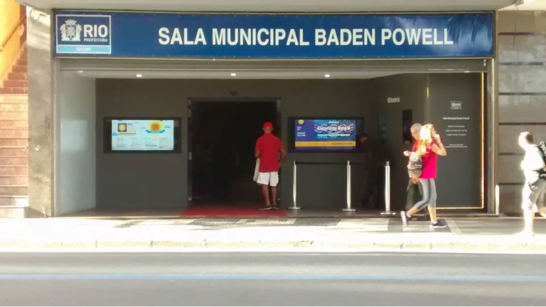 Vizinhos da Sala Baden Powell Copacabana Paga Meia Entrada
