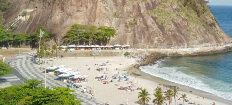 O Disputado Pôr do Sol dos Quiosques da Pedra do Leme O Disputado Pôr do Sol dos Quiosques da Pedra do Leme