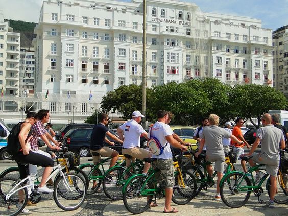 Alugar uma Bike e Passear Pela Orla de Copacabana do Leme ao Posto 6