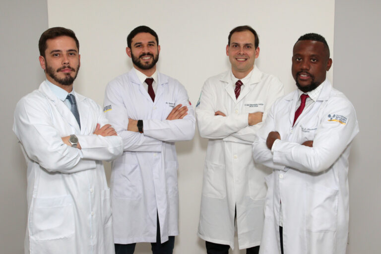 Quatro médicos abrem Centro Urológico em Copacabana Galeria Menescal, sem medo da crise