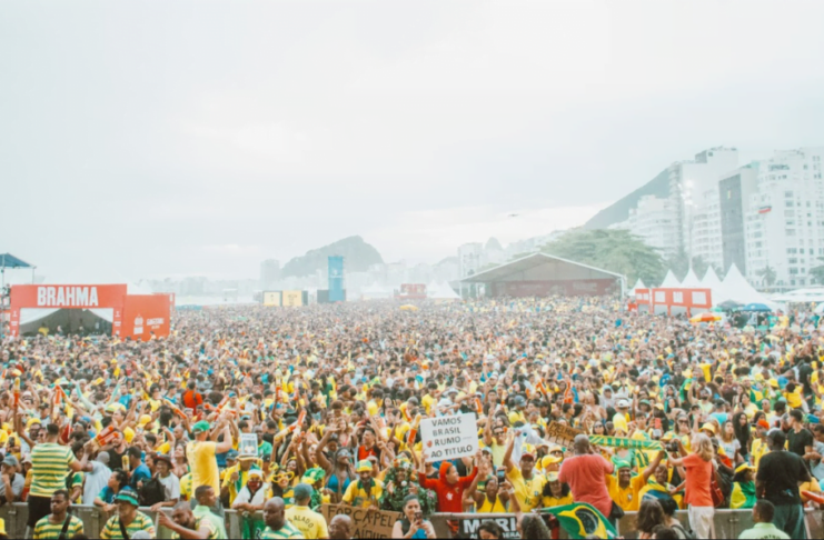 Arena Brahma FIFA Fan Festival™ une a torcida na Praia de Copacabana para transmissão de Brasil e Coreia do Sul e show de Xande de Pilares