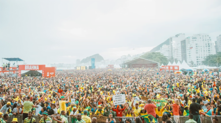 Arena Brahma FIFA Fan Festival™ une a torcida na Praia de Copacabana para transmissão de Brasil e Coreia do Sul e show de Xande de Pilares Arena Brahma FIFA Fan Festival™ une a torcida na Praia de Copacabana para transmissão de Brasil e Coreia do Sul e show de Xande de Pilares