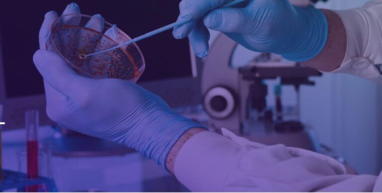 Taxa de positividade dos exames de covid-19 ainda apresentam leve alta nas últimas semanas epidemiológicas, apontam dados reunidos pela SBPC/ML