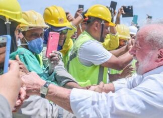 Presidente anuncia salário mínimo de R$ 1.320 a partir de maio e isenção do IR para quem recebe até R$ 2.640