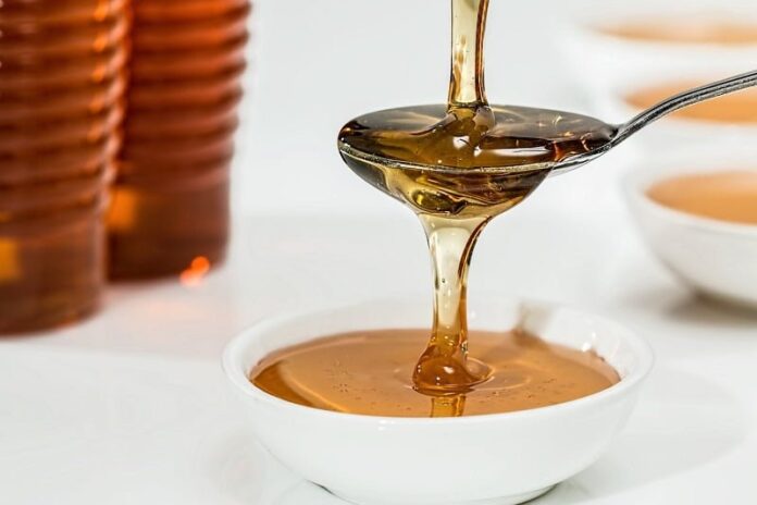 BenefÃ­cios de substituir o aÃ§Ãºcar refinado por mel em suas receitas