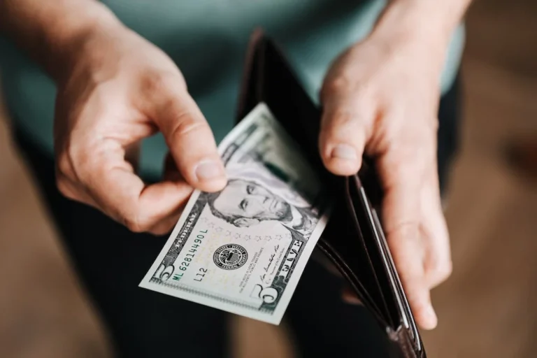 Finanças: 4 formas de se beneficiar com o dólar americano