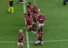 Galvão Bueno critica Sampaoli após eliminação do Flamengo: “Derrota desanimadora”