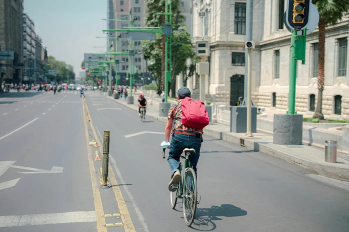 5 cuidados ao pedalar no trânsito das grandes cidades