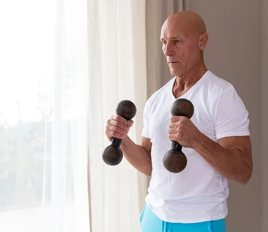 Musculação pode ser aliada no combate à sarcopenia em idosos