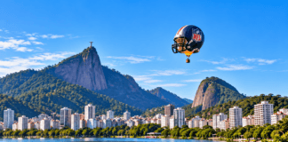 NFL traz balão gigante para a Lagoa e mobiliza turismo em Copacabana